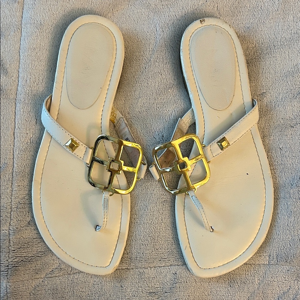 IMAN Elegant Cream Leather Sandals with Gold Buckles